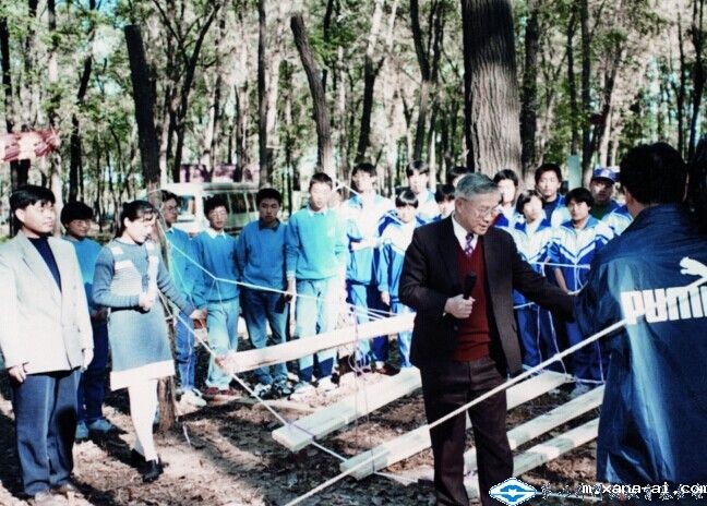 1996年基金会与中央电视台“第二起跑线”栏目联合举办了“桥梁之旅”节目